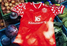 美因茨05足球俱乐部发布25/26赛季全新主场球衣(yī)