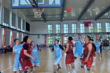 辽宁省朝阳市举办“先鋒(fēng)杯”职工(gōng)篮球(qiú)赛