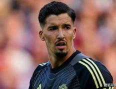 巴音迪尔失误后，“中游”曼联敦促签下“顶级门将”