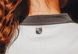 复古与潮流融(róng)合！美因茨05新客场球衣(yī)发布，或成日常穿搭(dā)新寵(chǒng)