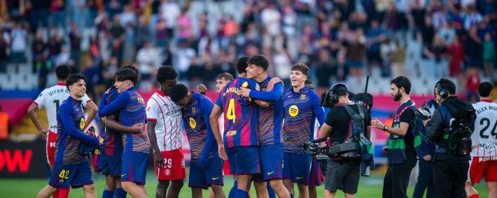 （体育）足球——西甲：巴塞罗那胜赫罗纳