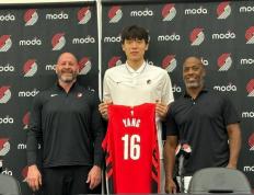 杨瀚森：波特兰开拓者轮换阵容中的挑战