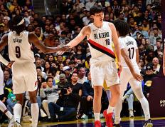 波特兰开拓者主打小个阵容，杨翰森面临困境非个人问题