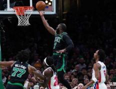 大(dà)逆转，凯尔特(tè)人(rén)以117-114險(xiǎn)胜底特(tè)律(lǜ)活塞，终结了(le)对手(shǒu)的13连胜