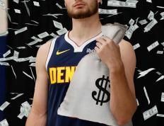 丹佛掘(jué)金重(zhòng)金打造“火(huǒ)箭炮”！约老师称1招就值(zhí)1億(yì)