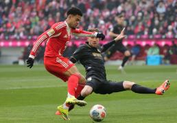 （体育(yù)）足球(qiú)——德(dé)甲：拜仁(rén)慕尼黑不敵(dí)奥格斯堡(bǎo)