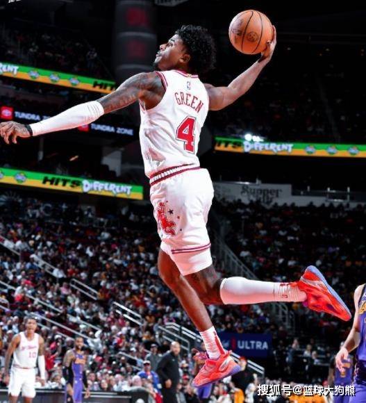 火箭队新赛季用人模式出炉！保护老将，放眼季后赛，双核因此受益