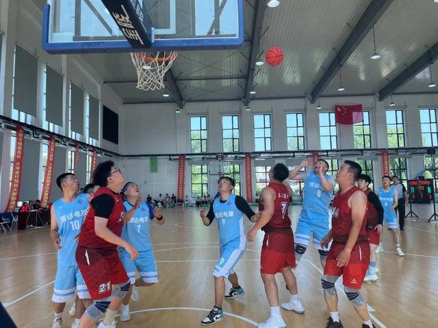 辽宁省朝阳市举办“先鋒(fēng)杯”职工(gōng)篮球(qiú)赛