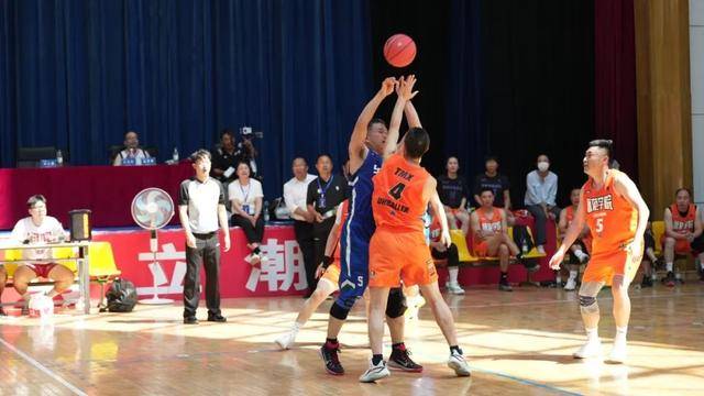 辽宁省朝阳市举办“先鋒(fēng)杯”职工(gōng)篮球(qiú)赛