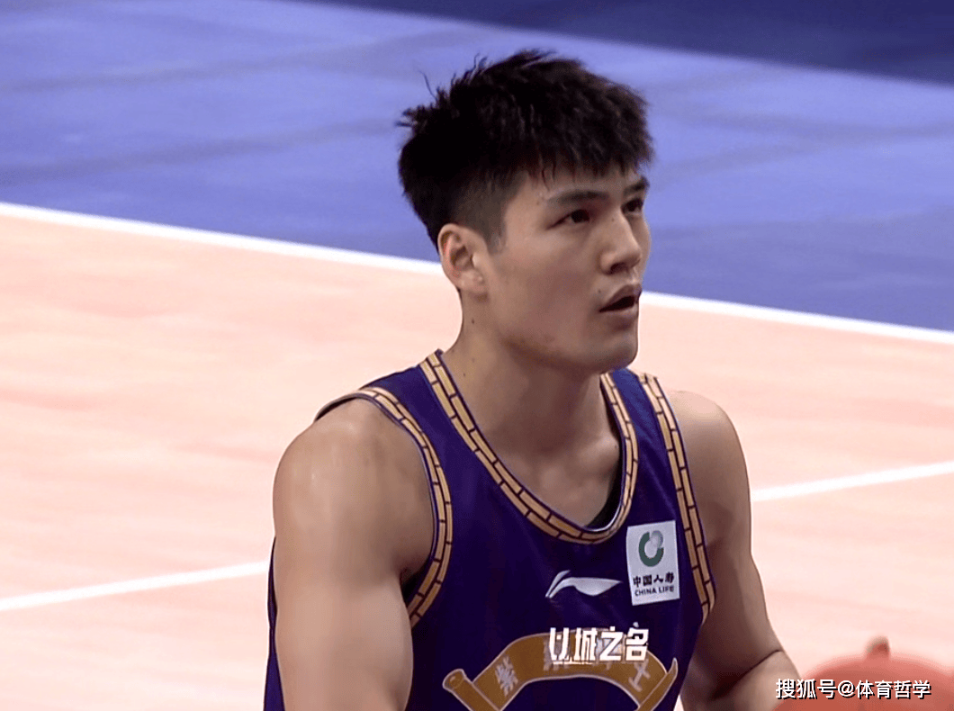 CBA名(míng)记:广东队送出高工資(zī)+高额转会費(fèi),签约陳(chén)国豪