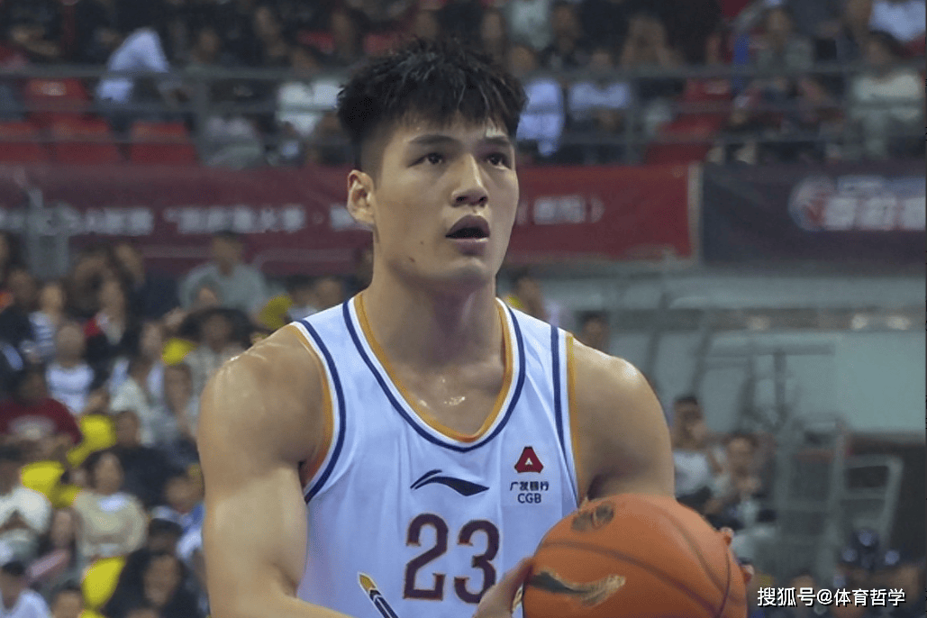 CBA名(míng)记:广东队送出高工資(zī)+高额转会費(fèi),签约陳(chén)国豪