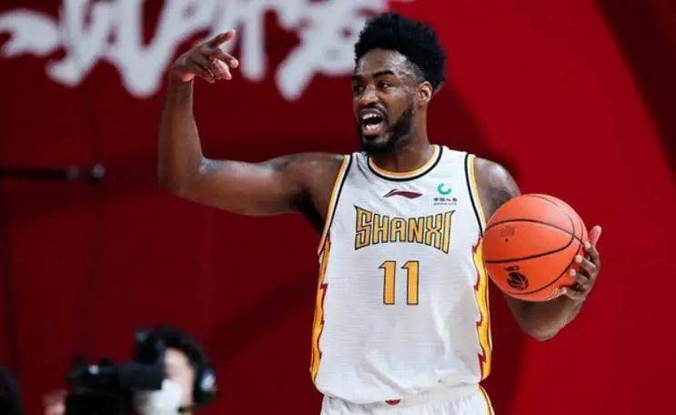 33岁外(wài)援(yuán)在CBA拿不到合同,转身成球星員(yuán)工