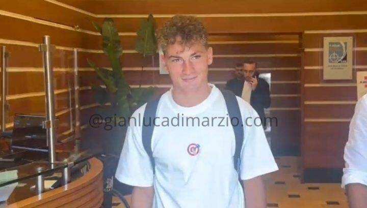 S-埃斯波西托接受(shòu)卡(kǎ)利亚裡(lǐ)的体检：很高兴来到这裡(lǐ)，加油卡(kǎ)利亚裡(lǐ)