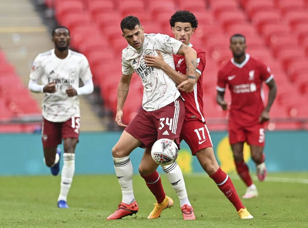 英超-利(lì)物浦(pǔ)2-1阿森(sēn)纳:利(lì)物浦(pǔ)后防(fáng)漏洞大,阿森(sēn)纳前鋒(fēng)软脚虾|前瞻(zhān)