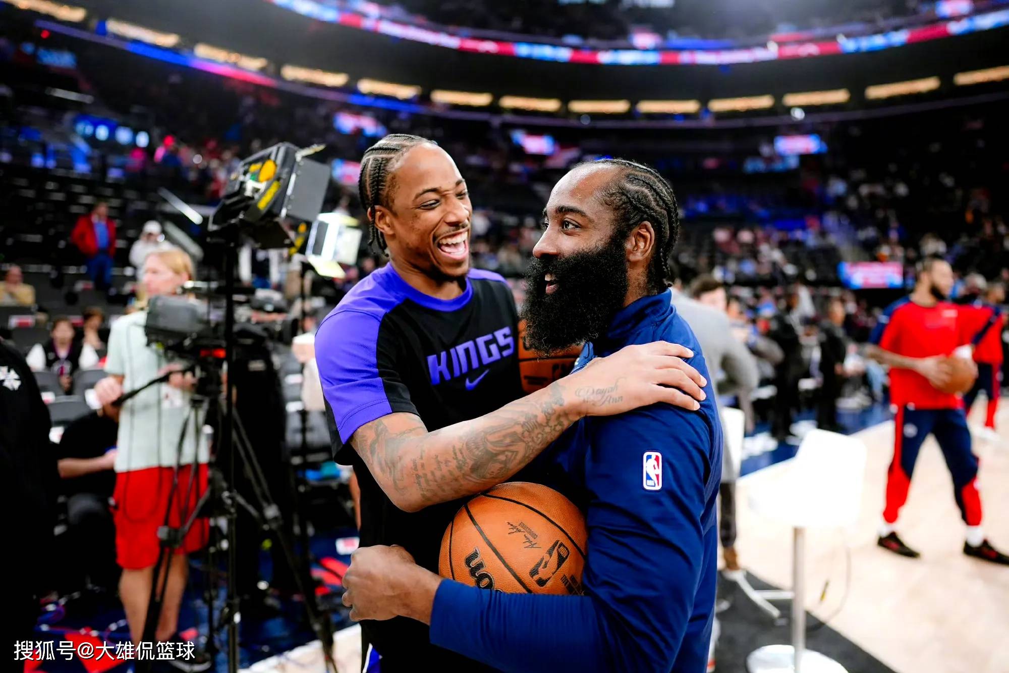四(sì)队重磅交易，德羅(luó)赞加入洛杉(shān)矶快船，國(guó)王(wáng)甩掉(diào)拉文(wén)的毒药合同