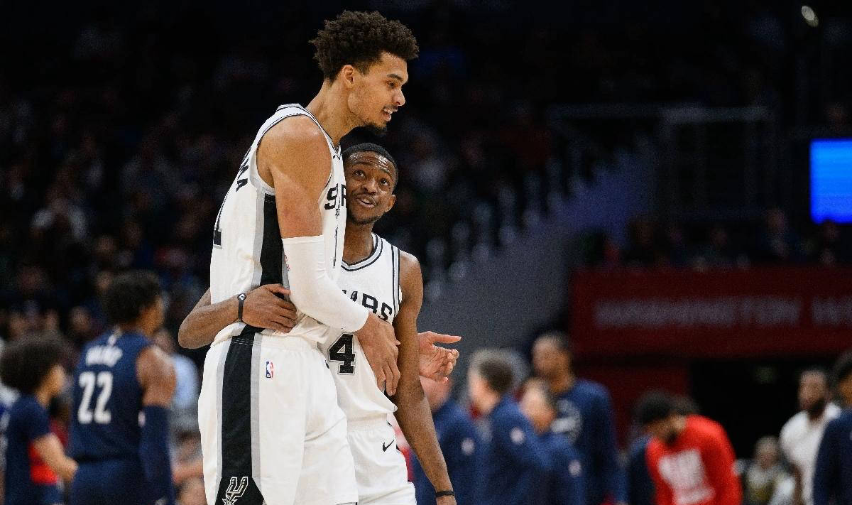 圣安東(dōng)尼奥马刺续约達(dá)龙福克斯,获得(dé)嘉(jiā)奖229亿美(měi)元合同資(zī)格