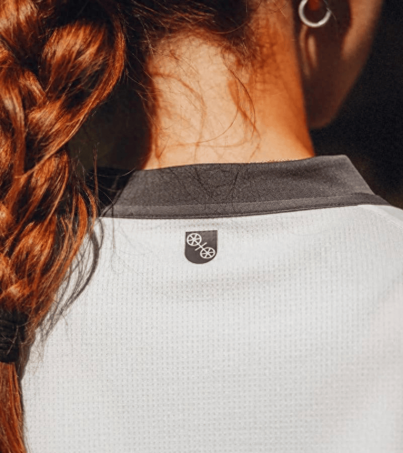 复古与潮流融(róng)合！美因茨05新客场球衣(yī)发布，或成日常穿搭(dā)新寵(chǒng)