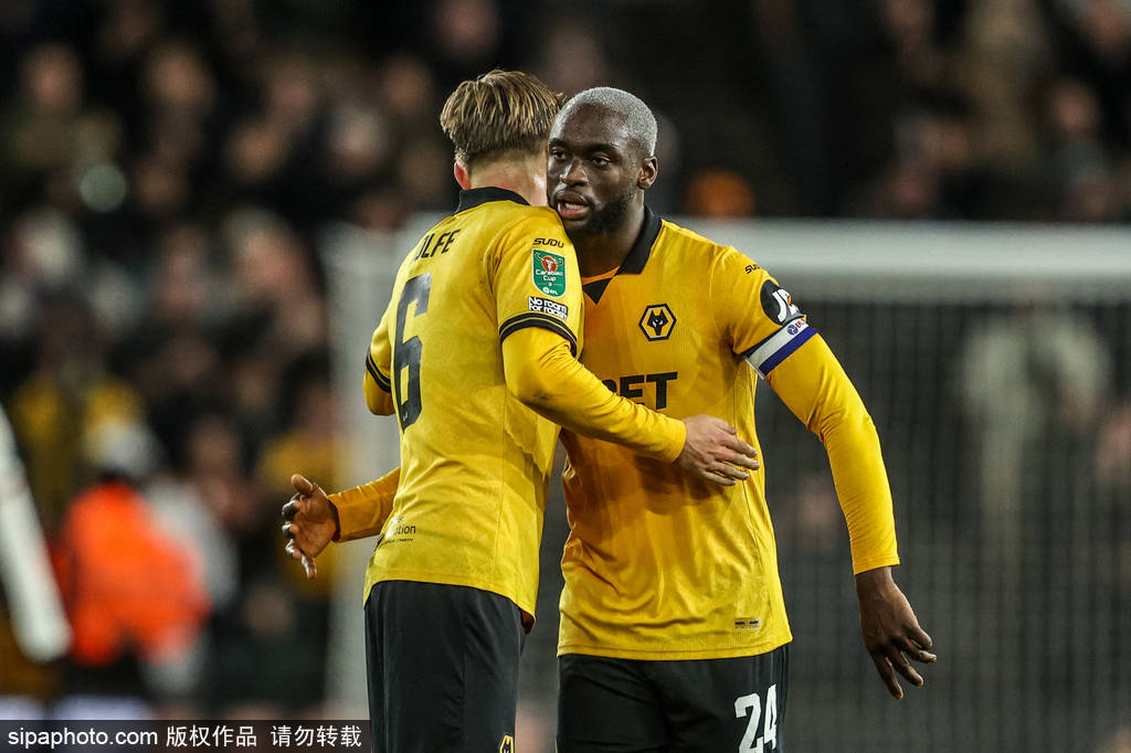 进球大戰(zhàn)！聯(lián)赛盃(bēi)-吉滕斯(sī)造3球德拉普染红 切尔西4-3狼队晋级