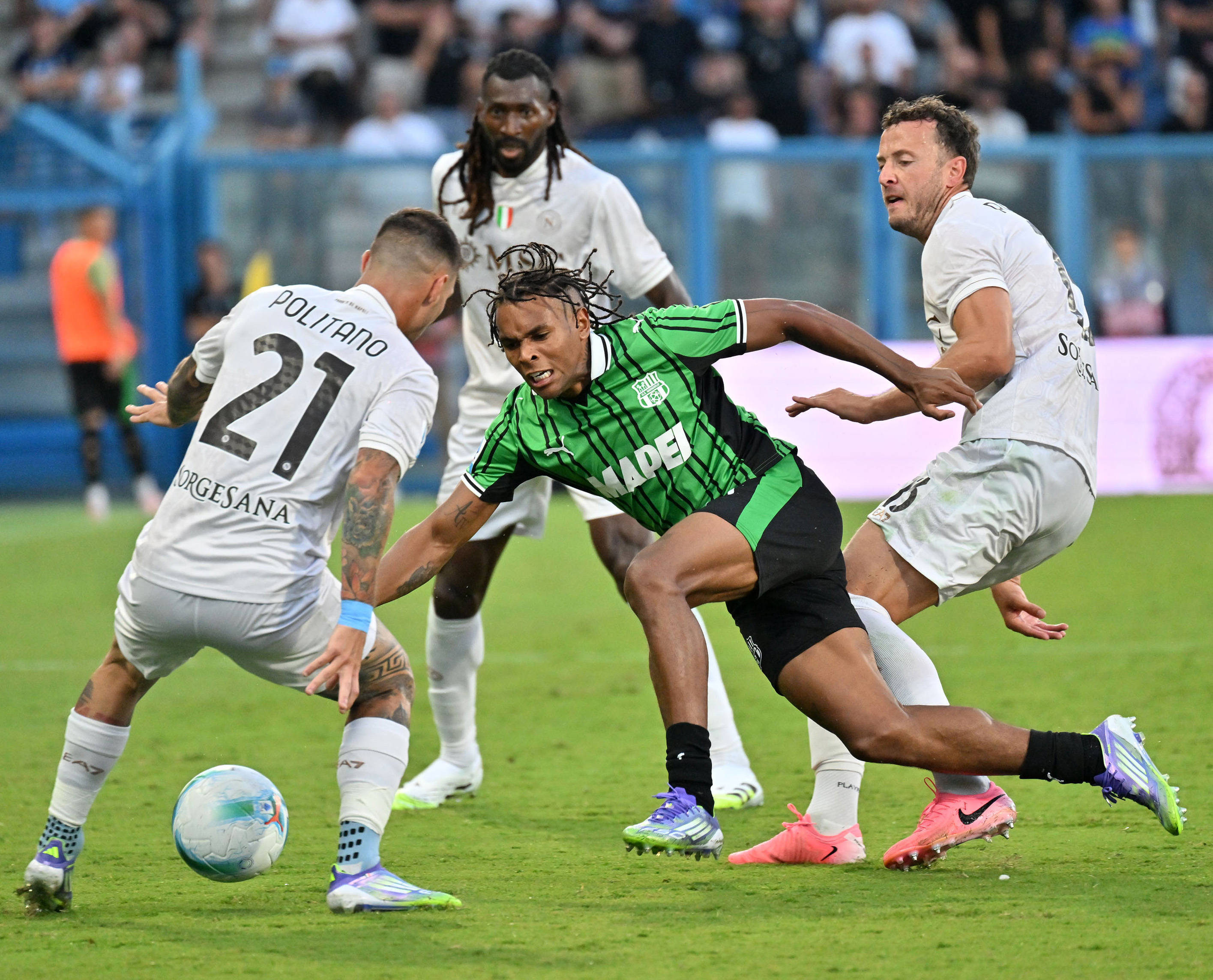 (体育)足球——意甲:那不勒斯勝(shèng)萨索洛(luò)