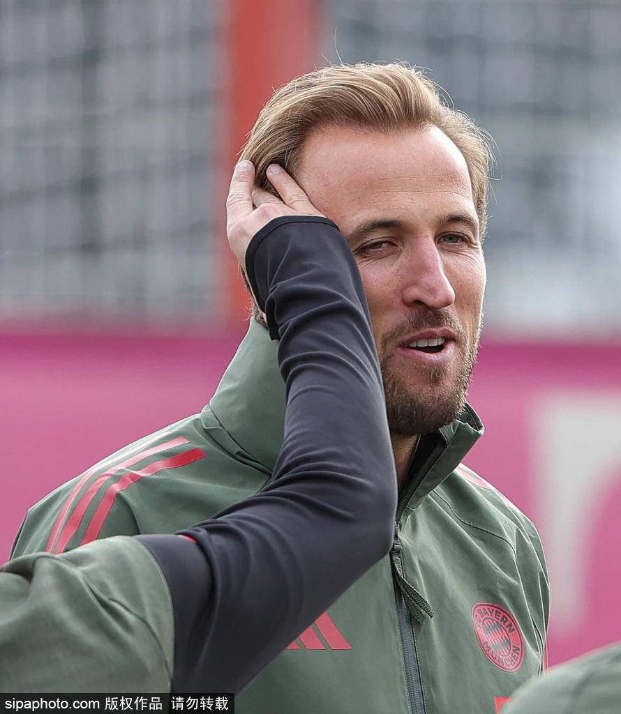 VAR争议引发的风波:柏林联主帅怒斥5毫米的越位判罚!