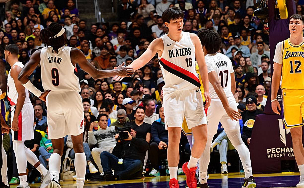 波特兰开拓者主打小个阵容,杨翰森面临困境非个人问题