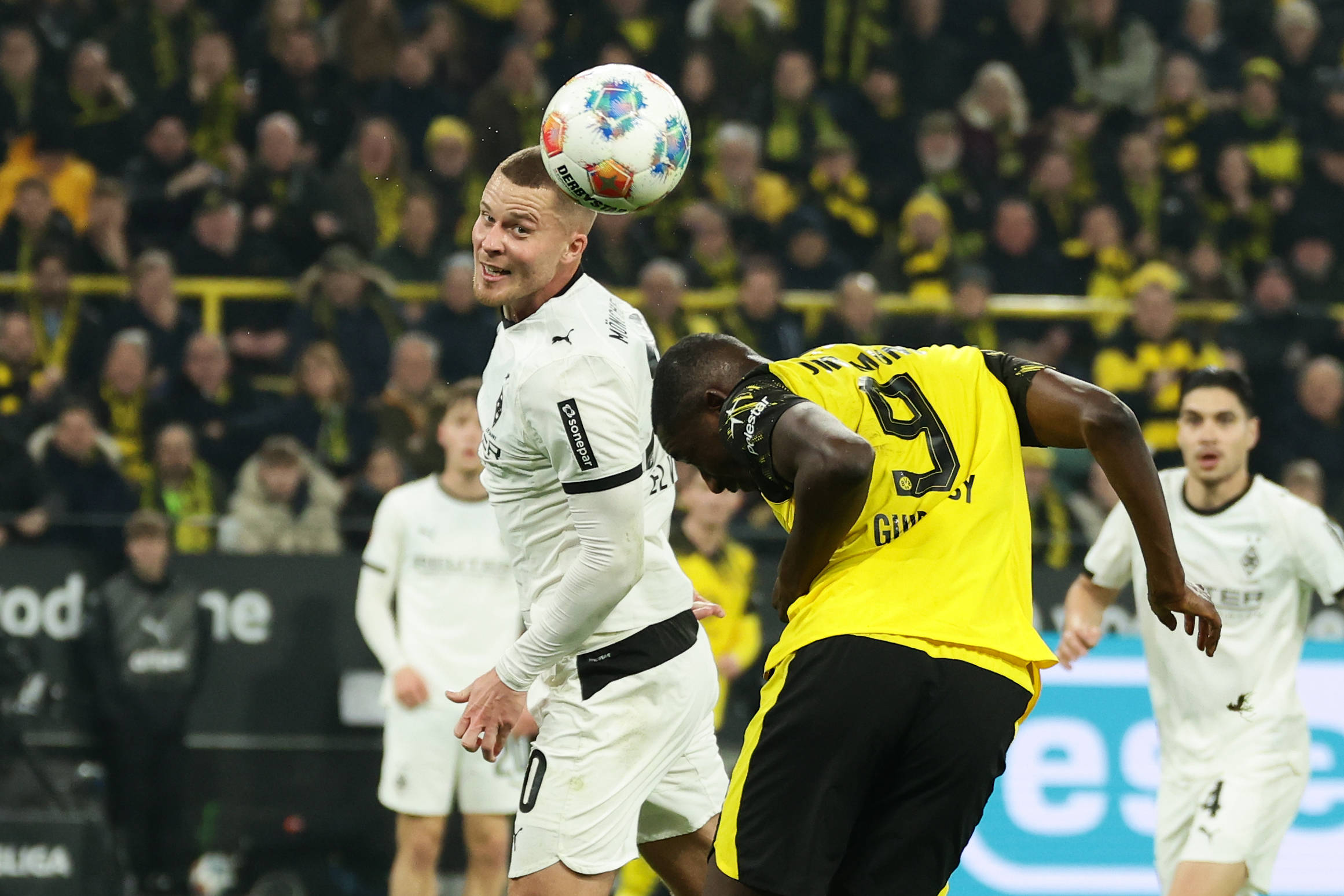 （体育）足球——德甲：多特蒙德胜门兴格拉德巴赫