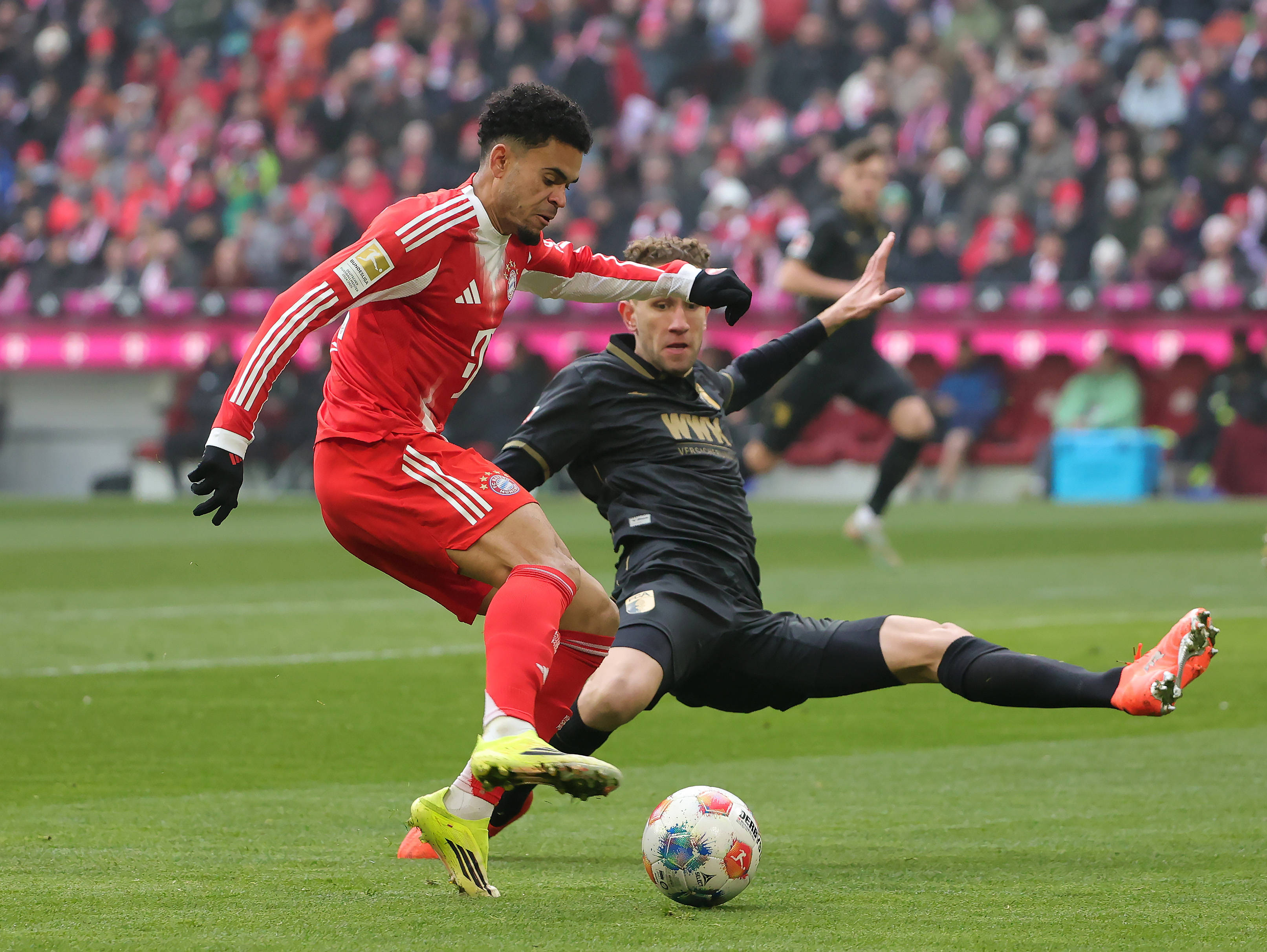 （体育(yù)）足球(qiú)——德(dé)甲：拜仁(rén)慕尼黑不敵(dí)奥格斯堡(bǎo)